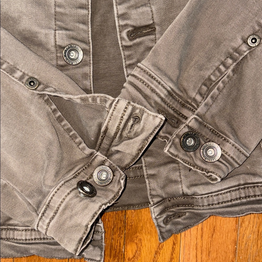 BKE Buckle Size Medium Woman’s Denim Jean Jacket - Picture 5 of 8